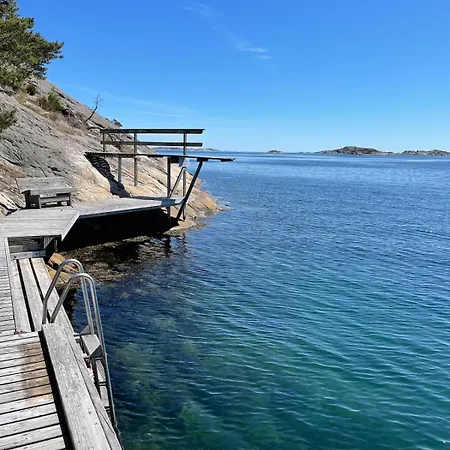 Peaceful Seaside With - Large Private Outdoor Areas And Boat Available On Request Nyaraló Eigebrekk