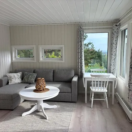 Peaceful Seaside With - Large Private Outdoor Areas And Boat Available On Request * Eigebrekk