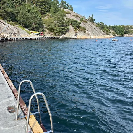 Peaceful Seaside With - Large Private Outdoor Areas And Boat Available On Request