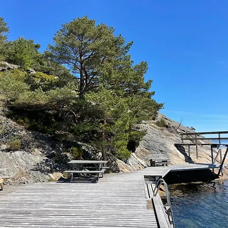 Peaceful Seaside With - Large Private Outdoor Areas And Boat Available On Request