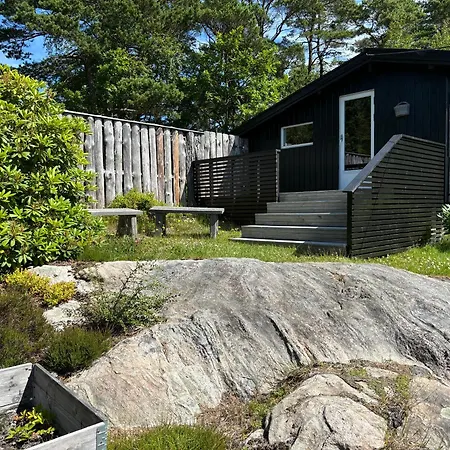 Peaceful Seaside With - Large Private Outdoor Areas And Boat Available On Request *
