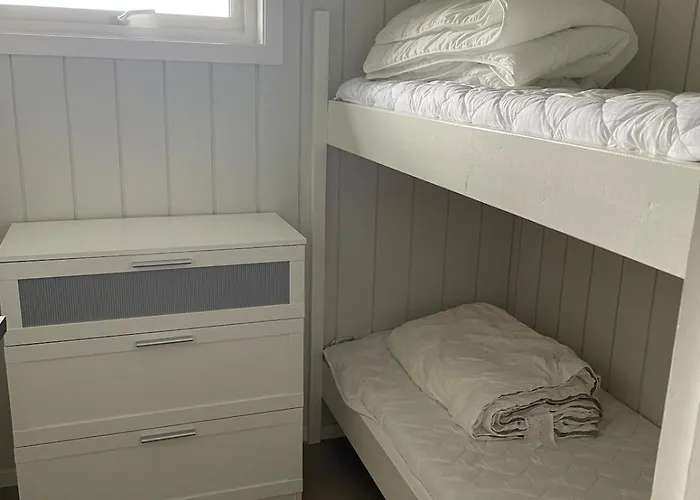 Peaceful Seaside With - Large Private Outdoor Areas And Boat Available On Request Eigebrekk