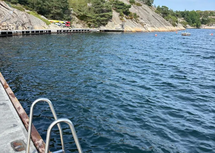 Peaceful Seaside With - Large Private Outdoor Areas And Boat Available On Request
